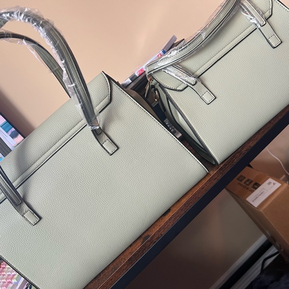 Elegant Satchel Set in Sage Green - Picture 2 of 4